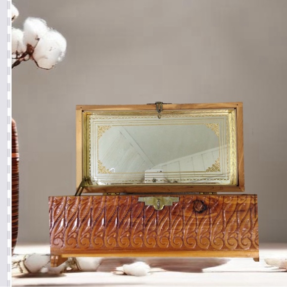 Beautiful Vintage Carved, footed, Cedar Jewelry Box w/Mirror Spain Coastal Scene - Picture 2 of 10